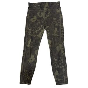 Vuori Women's Stride Leggings in an Oregano Camo Flower pattern Size Large